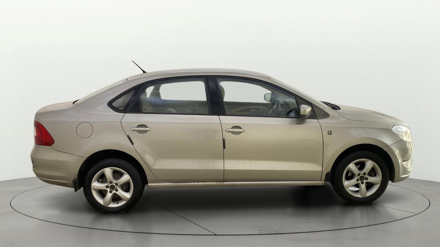2014 Skoda Rapid 1.6 MPI AMBITION PLUS AT, Petrol, Automatic, 62,551 km, Right Side View