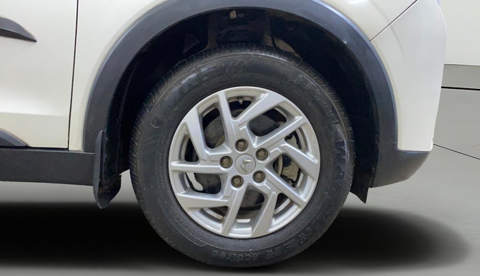 2023 Mahindra XUV300 W8 1.2 PETROL, Petrol, Manual, 9,432 km, Right Front Wheel