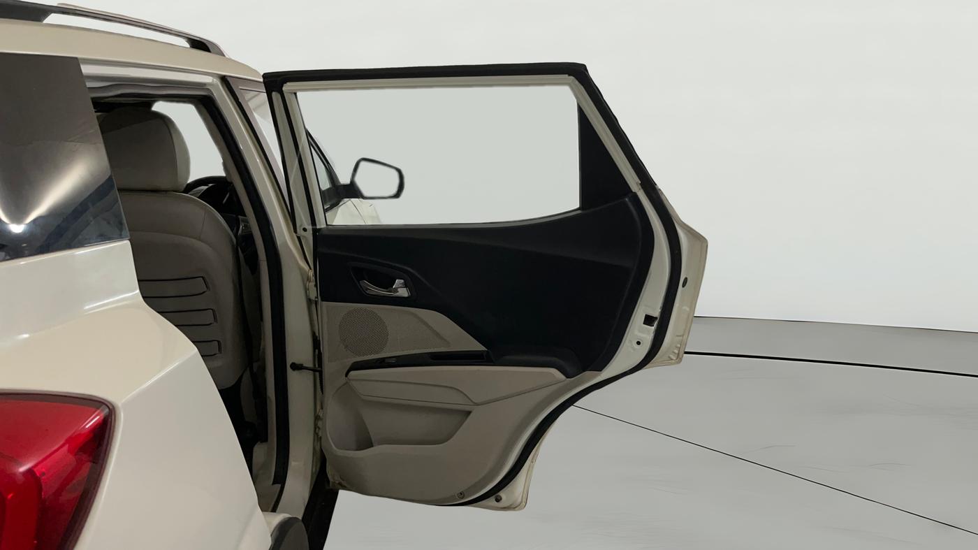 2019 Mahindra XUV300 W8 (O) 1.2 PETROL, Petrol, Manual, 75,026 km, RHS Rear Door