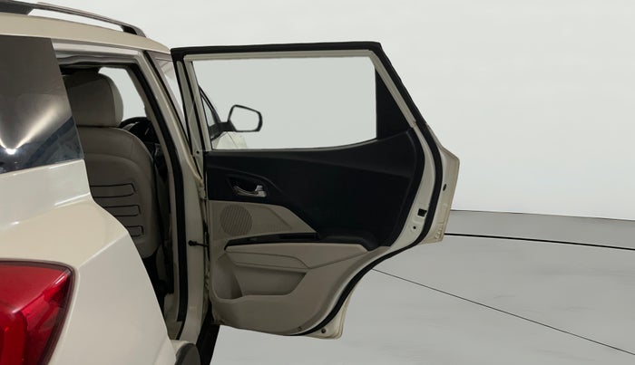2019 Mahindra XUV300 W8 (O) 1.2 PETROL, Petrol, Manual, 75,045 km, RHS Rear Door