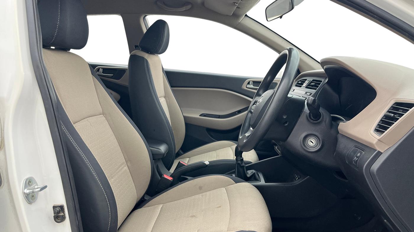 2015 Hyundai Elite i20 MAGNA 1.2, Petrol, Manual, 1,26,438 km, Right Side Front Door Cabin