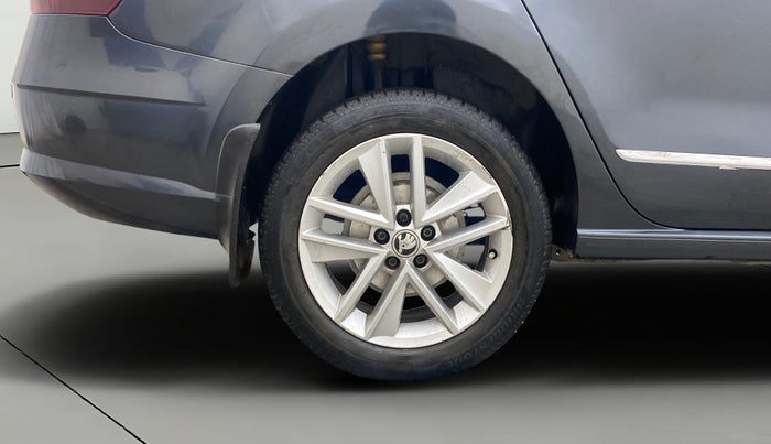 2018 Skoda Rapid STYLE 1.5 TDI AT, Diesel, Automatic, 1,26,383 km, Right Rear Wheel