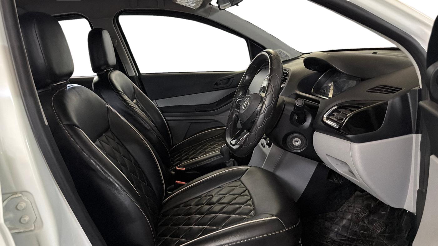 2023 Tata Tiago XT (O) PETROL, Petrol, Manual, 20,901 km, Right Side Front Door Cabin