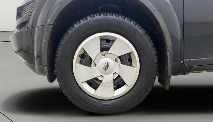 2013 Mahindra XUV500 W6, Diesel, Manual, 1,41,925 km, Left Front Wheel