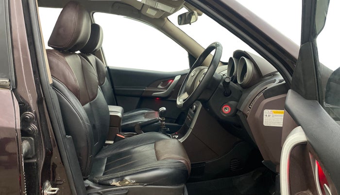2014 Mahindra XUV500 W8, Diesel, Manual, 1,49,534 km, Right Side Front Door Cabin