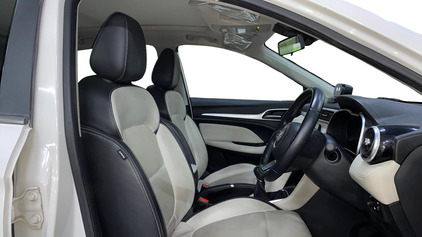 2022 MG ASTOR SHARP EX 1.5 MT, Petrol, Manual, 31,601 km, Right Side Front Door Cabin