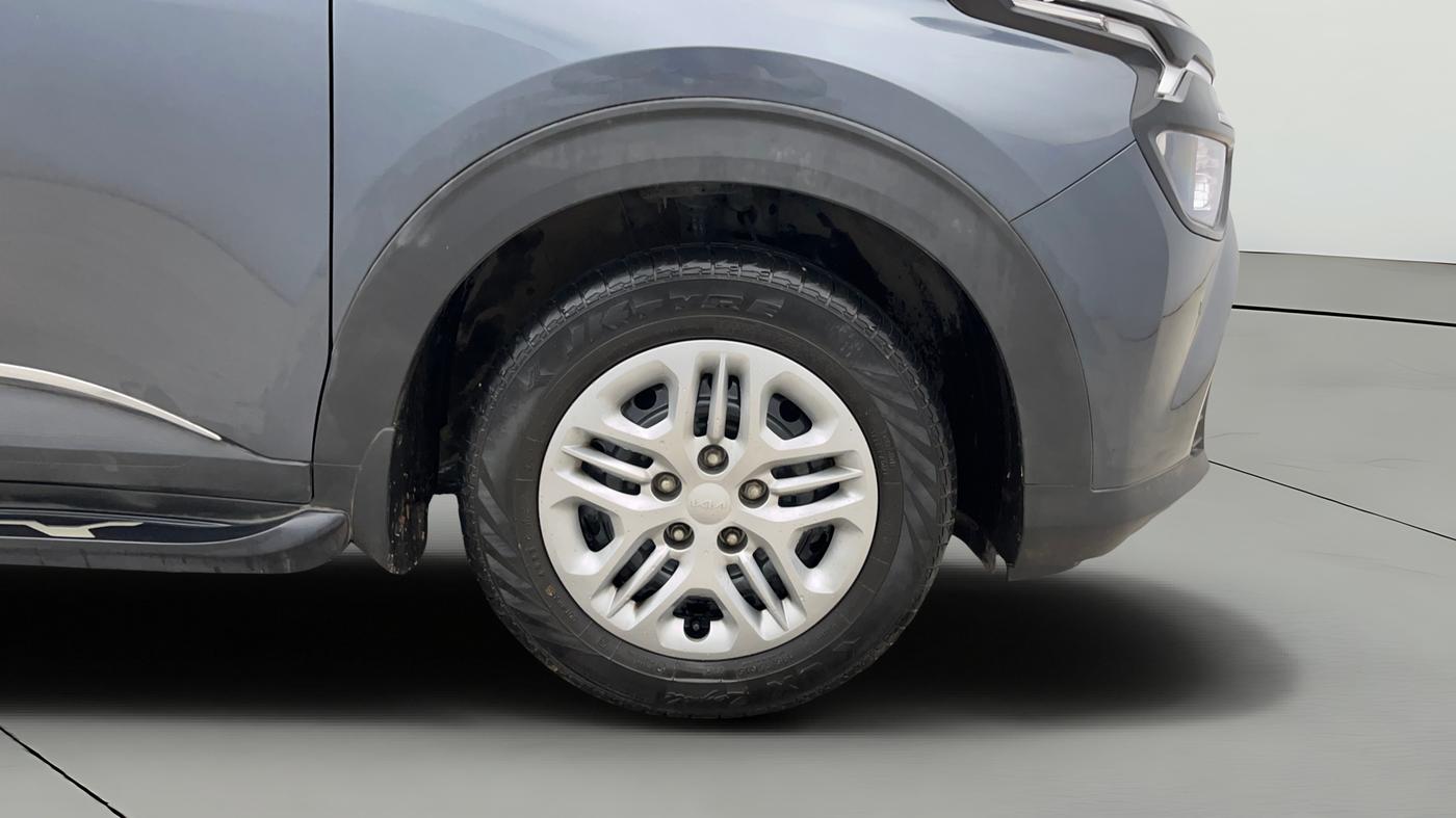 2022 KIA CARENS PRESTIGE 1.5 PETROL 7 STR, Petrol, Manual, 34,307 km, Right Front Wheel