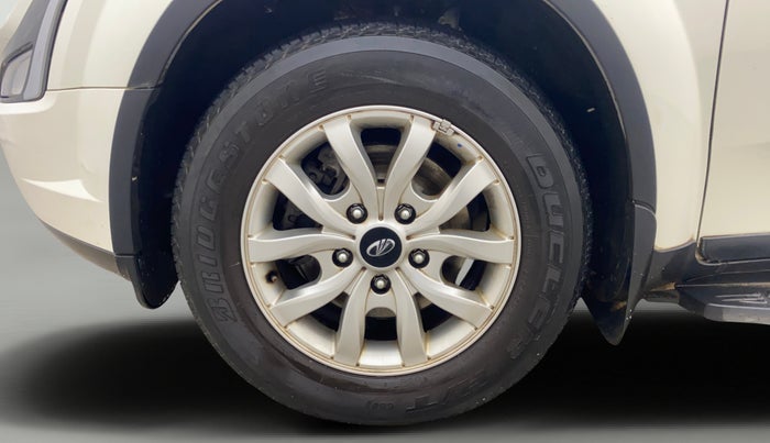 2020 Mahindra XUV500 W9, Diesel, Manual, 78,213 km, Left Front Wheel