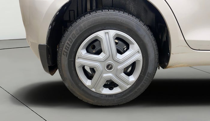 2013 Maruti Swift VXI, Petrol, Manual, 36,500 km, Right Rear Wheel