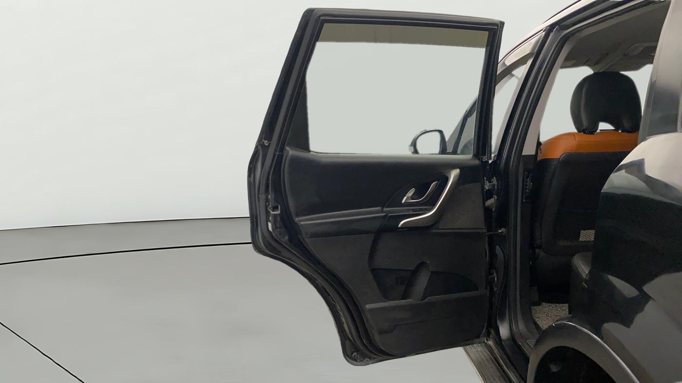 2019 Mahindra XUV500 W7, Diesel, Manual, 96,026 km, LHS Rear Door