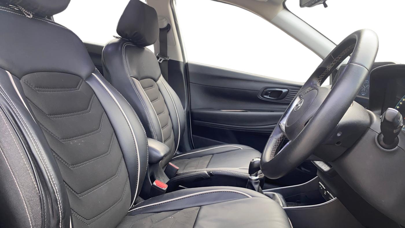 2021 Hyundai NEW I20 ASTA (O) 1.2 MT, Petrol, Manual, 51,818 km, Right Side Front Door Cabin