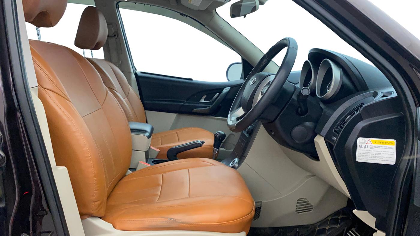 2018 Mahindra XUV500 W10 AT, Diesel, Automatic, 99,702 km, Right Side Front Door Cabin