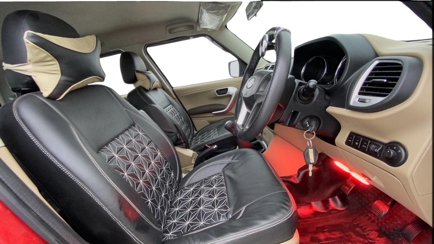 2017 Mahindra TUV300 T8, Diesel, Manual, 47,261 km, Right Side Front Door Cabin
