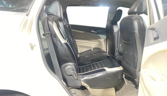 2018 Mahindra MARAZZO M6 8 STR, Diesel, Manual, 1,14,645 km, Right Side Rear Door Cabin