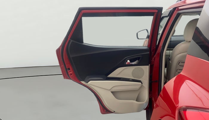 2023 Mahindra XUV300 W8 (O) 1.2 PETROL AMT, Petrol, Automatic, 18,366 km, LHS Rear Door