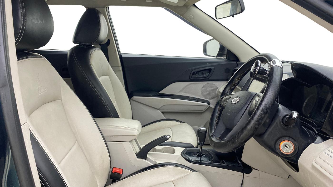 2021 Mahindra XUV300 W6 1.2 PETROL AMT, Petrol, Automatic, 62,028 km, Right Side Front Door Cabin