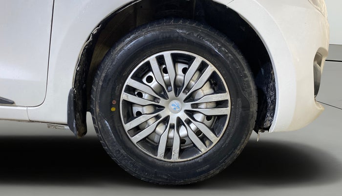 2020 Maruti Swift LXI, Petrol, Manual, 32,769 km, Right Front Wheel