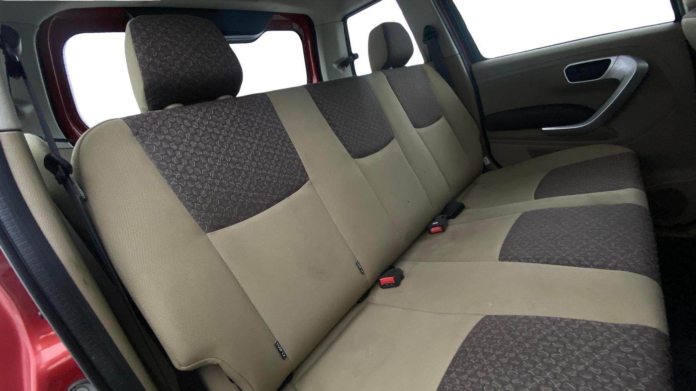 2018 Mahindra TUV300 T8, Diesel, Manual, 65,781 km, Right Side Rear Door Cabin