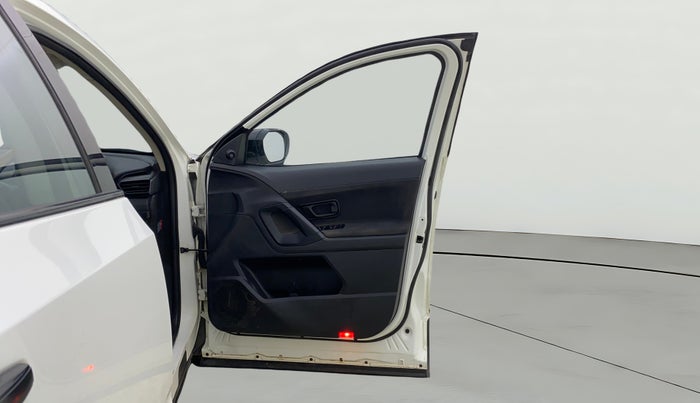 2023 Tata Harrier XE 2.0L KRYOTEC, Diesel, Manual, 1,04,313 km, RHS Front Door