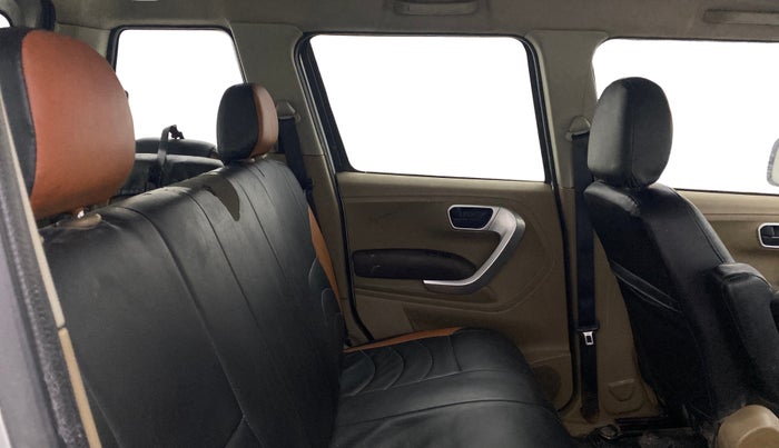 2016 Mahindra TUV300 T8, Diesel, Manual, 1,19,162 km, Right Side Rear Door Cabin