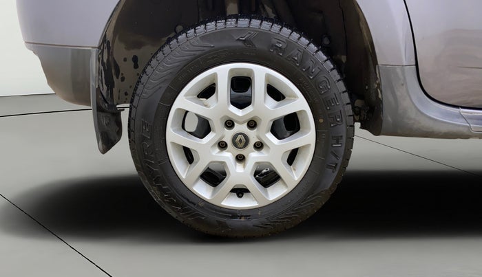 2017 Renault Duster RXL PETROL, Petrol, Manual, 30,983 km, Right Rear Wheel