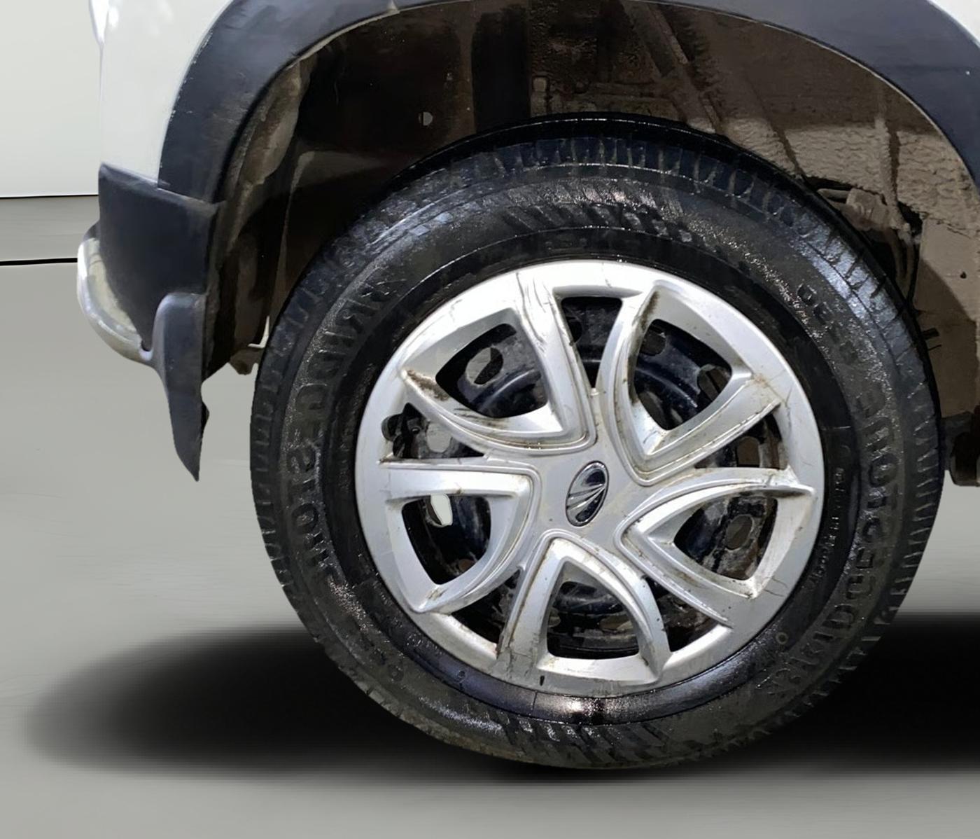 2016 Mahindra Kuv100 K4 6 STR, Petrol, Manual, 65,165 km, Right Rear Wheel
