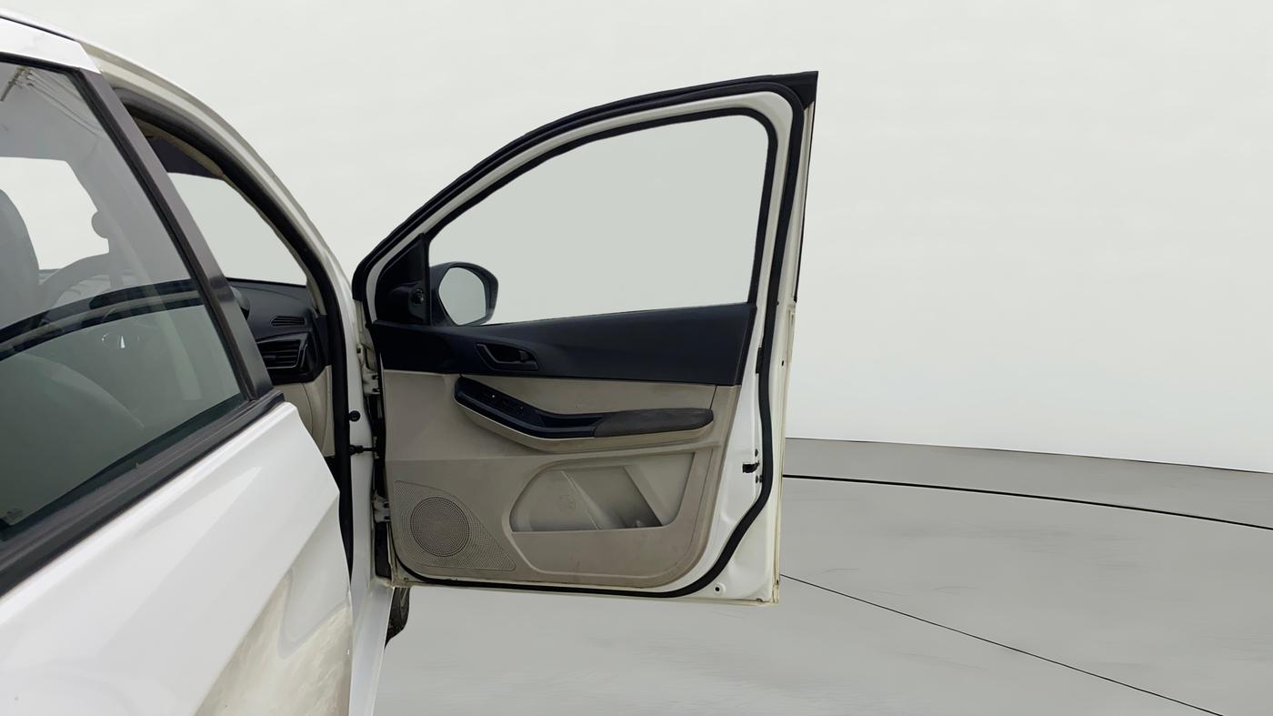 2023 Tata TIGOR XZ CNG, CNG, Manual, 84,063 km, RHS Front Door