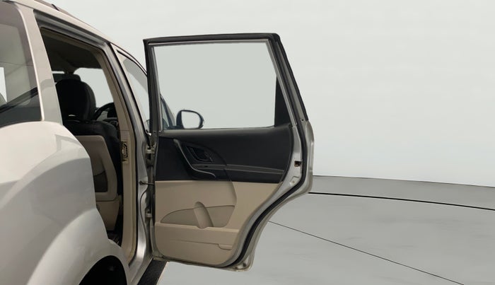 2016 Mahindra XUV500 W4 1.99, Diesel, Manual, 61,726 km, RHS Rear Door