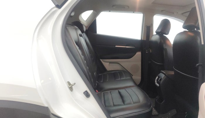 2022 KIA SONET HTX 1.0 IMT, Petrol, Manual, 17,963 km, Right Side Rear Door Cabin