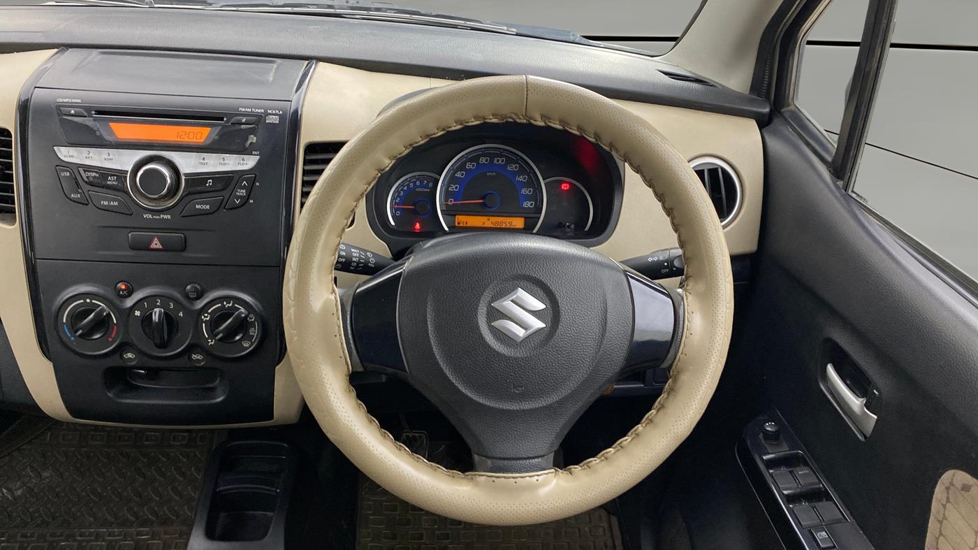 2017 Maruti Wagon R 1.0 VXI, Petrol, Manual, 43,476 km, Steering Wheel Close Up