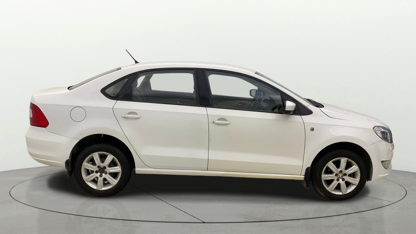 2014 Skoda Rapid AMBITION 1.6 MPI MT, Petrol, Manual, 39,036 km, Right Side View