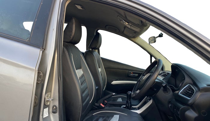 2015 Maruti S Cross ZETA 1.3, Diesel, Manual, 1,06,061 km, Right Side Front Door Cabin