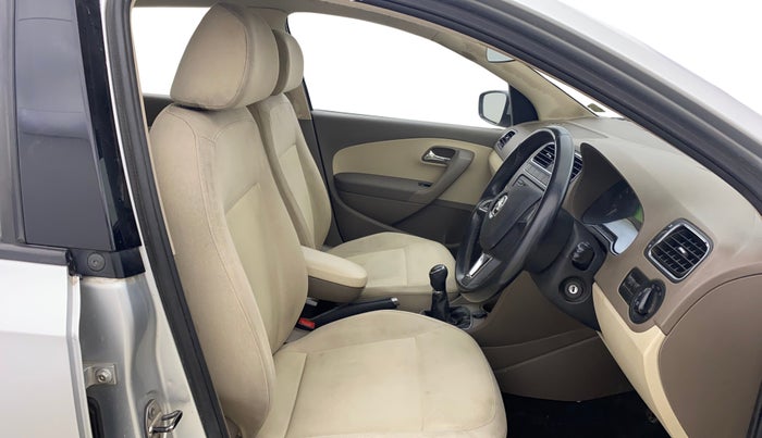 2014 Skoda Rapid AMBITION 1.6 MPI MT, Petrol, Manual, 49,878 km, Right Side Front Door Cabin