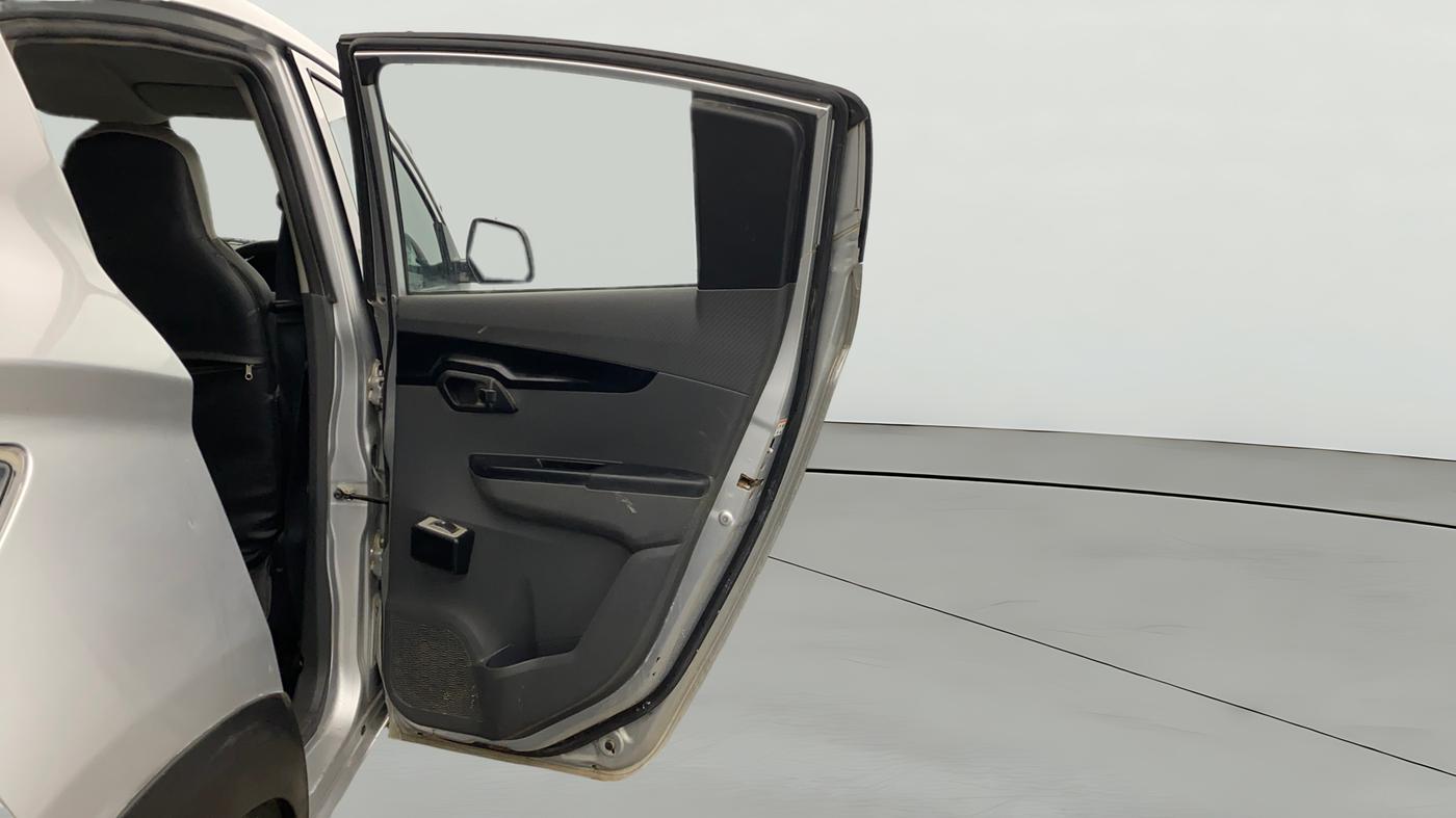 2019 Mahindra KUV 100 NXT K2 P 6 STR, Petrol, Manual, 45,633 km, RHS Rear Door