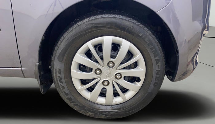 2014 Hyundai i10 SPORTZ 1.1, Petrol, Manual, 28,564 km, Right Front Wheel