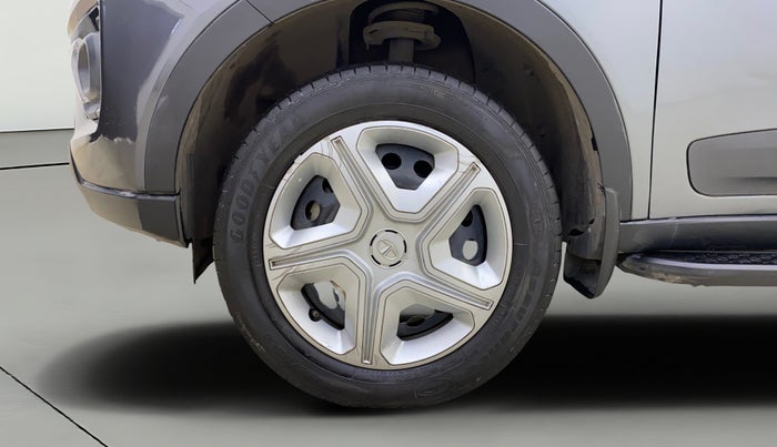 2023 Tata NEXON XMA PETROL, Petrol, Automatic, 30,496 km, Left Front Wheel