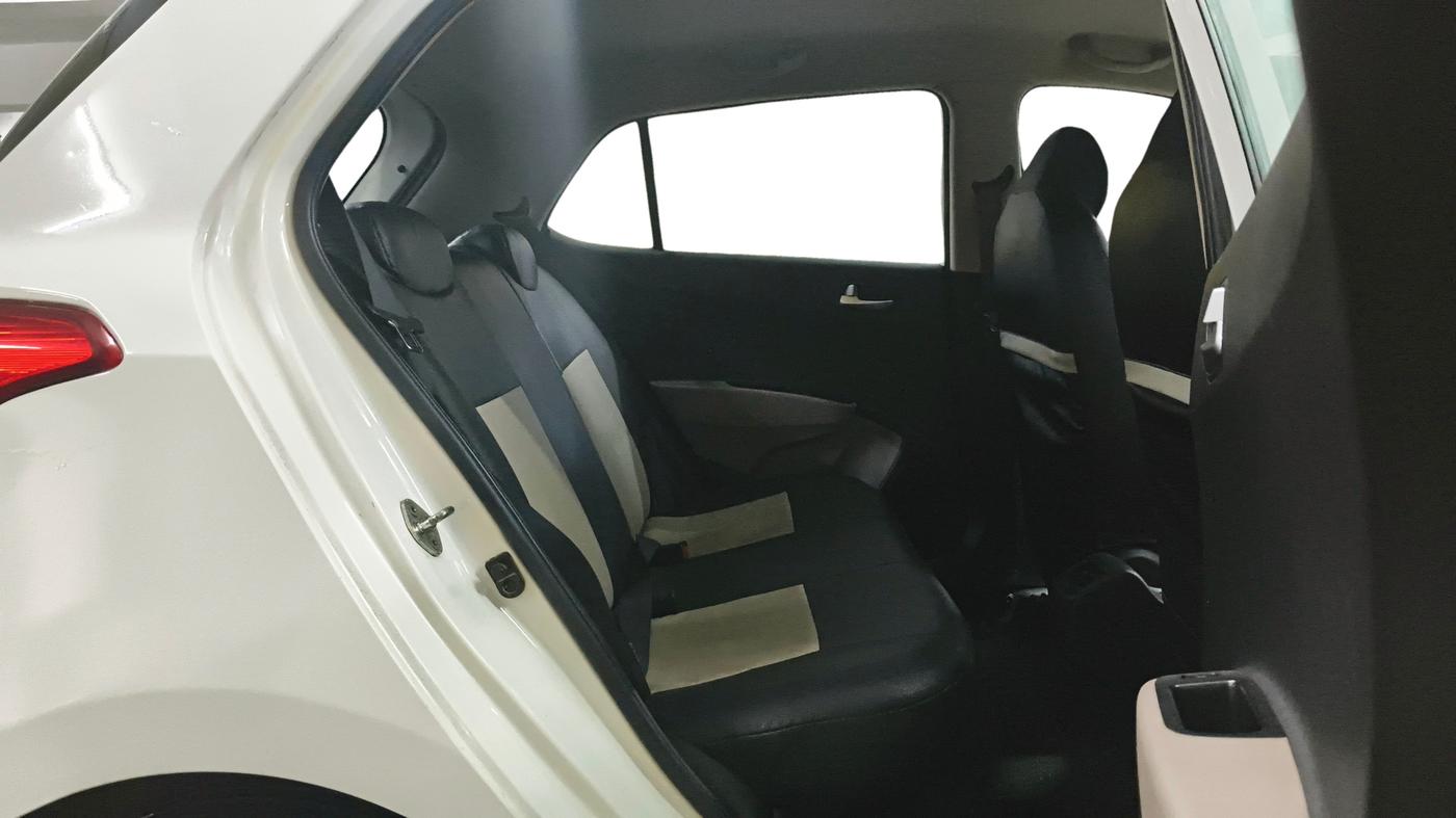 2015 Hyundai Grand i10 SPORTZ 1.2 KAPPA VTVT, Petrol, Manual, 27,417 km, Right Side Rear Door Cabin