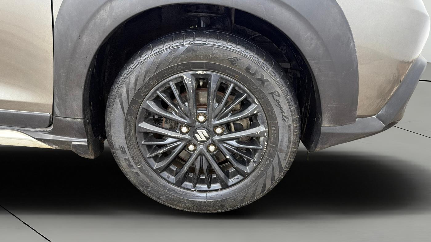 2019 Maruti XL6 ALPHA MT, Petrol, Manual, 1,13,494 km, Right Front Wheel