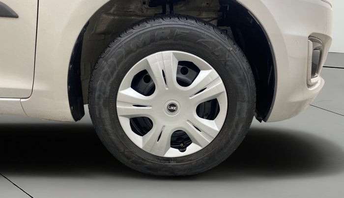 2017 Maruti Swift VXI O, Petrol, Manual, 1,47,828 km, Right Front Wheel