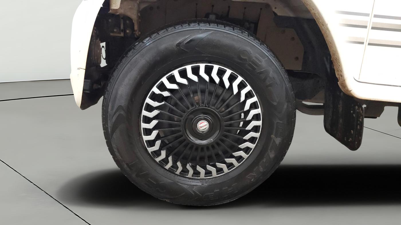 2020 Mahindra Bolero B6, Diesel, Manual, 72,473 km, Left Front Wheel