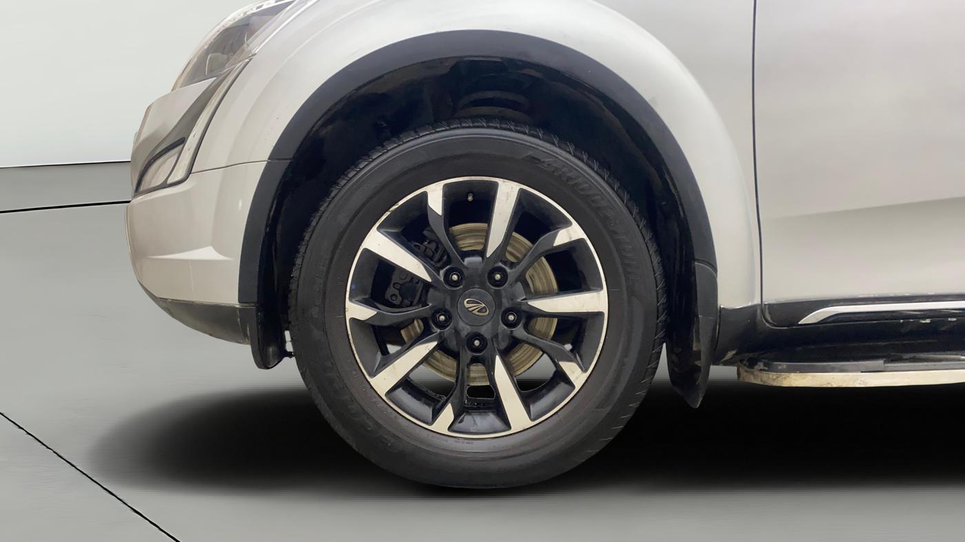 2018 Mahindra XUV500 W11, Diesel, Manual, 93,940 km, Left Front Wheel