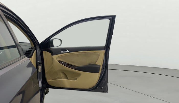 2015 Hyundai Verna FLUIDIC 1.6 VTVT S O AT, Petrol, Automatic, 74,547 km, RHS Front Door