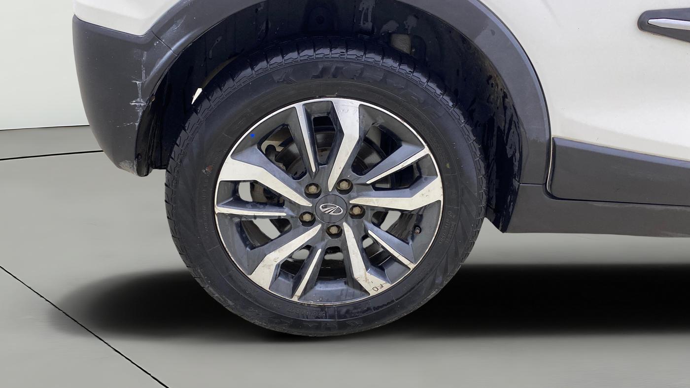 2022 Mahindra XUV300 W8 (O) 1.5 DIESEL, Diesel, Manual, 1,47,204 km, Right Rear Wheel