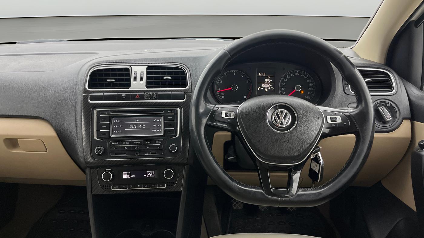 2015 Volkswagen Polo HIGHLINE1.2L, Petrol, Manual, 85,932 km, Steering Wheel Close Up