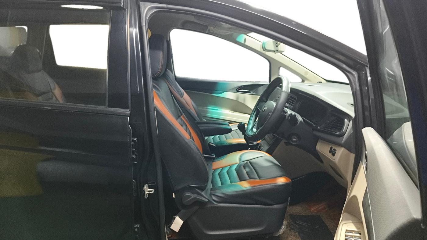 2019 Mahindra MARAZZO M2 7STR, Diesel, Manual, 71,759 km, Right Side Front Door Cabin