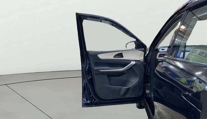 2022 Mahindra XUV700 AX 3 P MT 5 STR, Petrol, Manual, 74,579 km, LHS Front Door