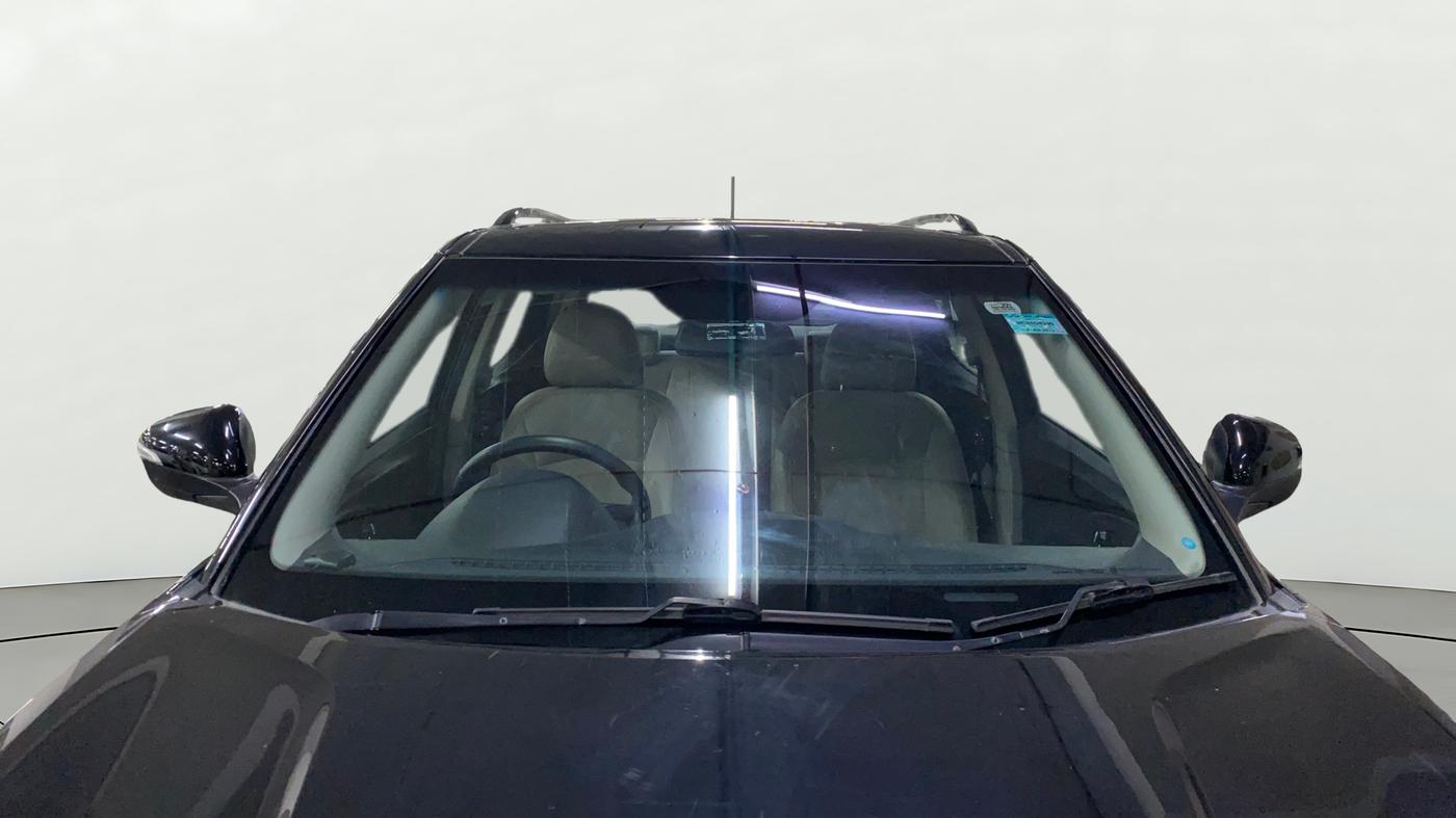 2023 Mahindra XUV300 W8 1.2 PETROL, Petrol, Manual, 51,643 km, Front Windshield