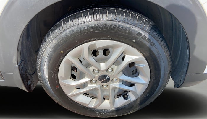 2022 KIA CARENS PREMIUM 1.4 PETROL 7 STR, Petrol, Manual, 67,834 km, Right Front Wheel