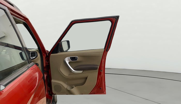 2017 Mahindra TUV300 T8 AMT, Diesel, Automatic, 1,35,545 km, RHS Front Door