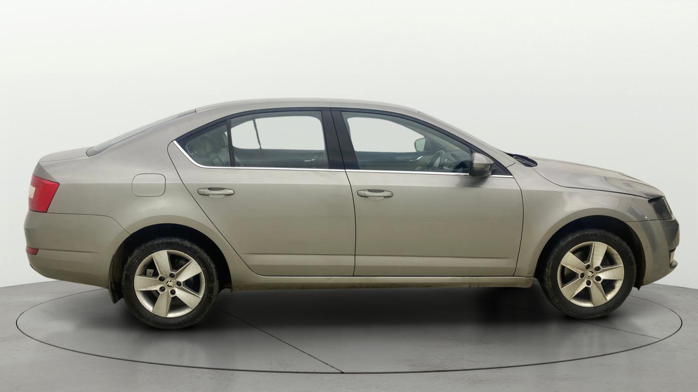 2016 Skoda Octavia AMBITION 1.4 TSI, Petrol, Manual, 63,999 km, Right Side View